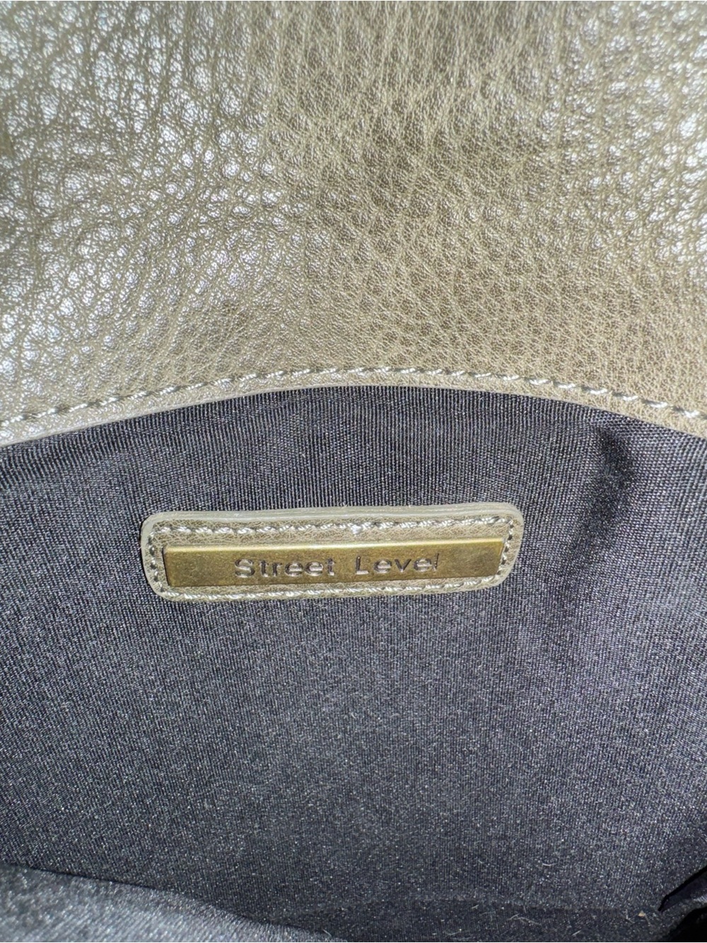 Clutch - Picture 3 of 5